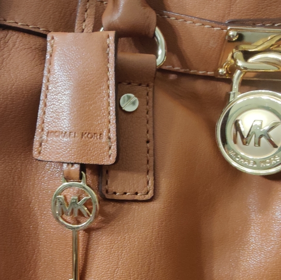 MK Michael Kors Hamilton Camel Brown Leather Large Tote - Picture 10 of 13